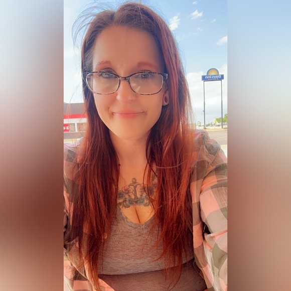 Meet your Posher, Danielle - Picture 3 of 5